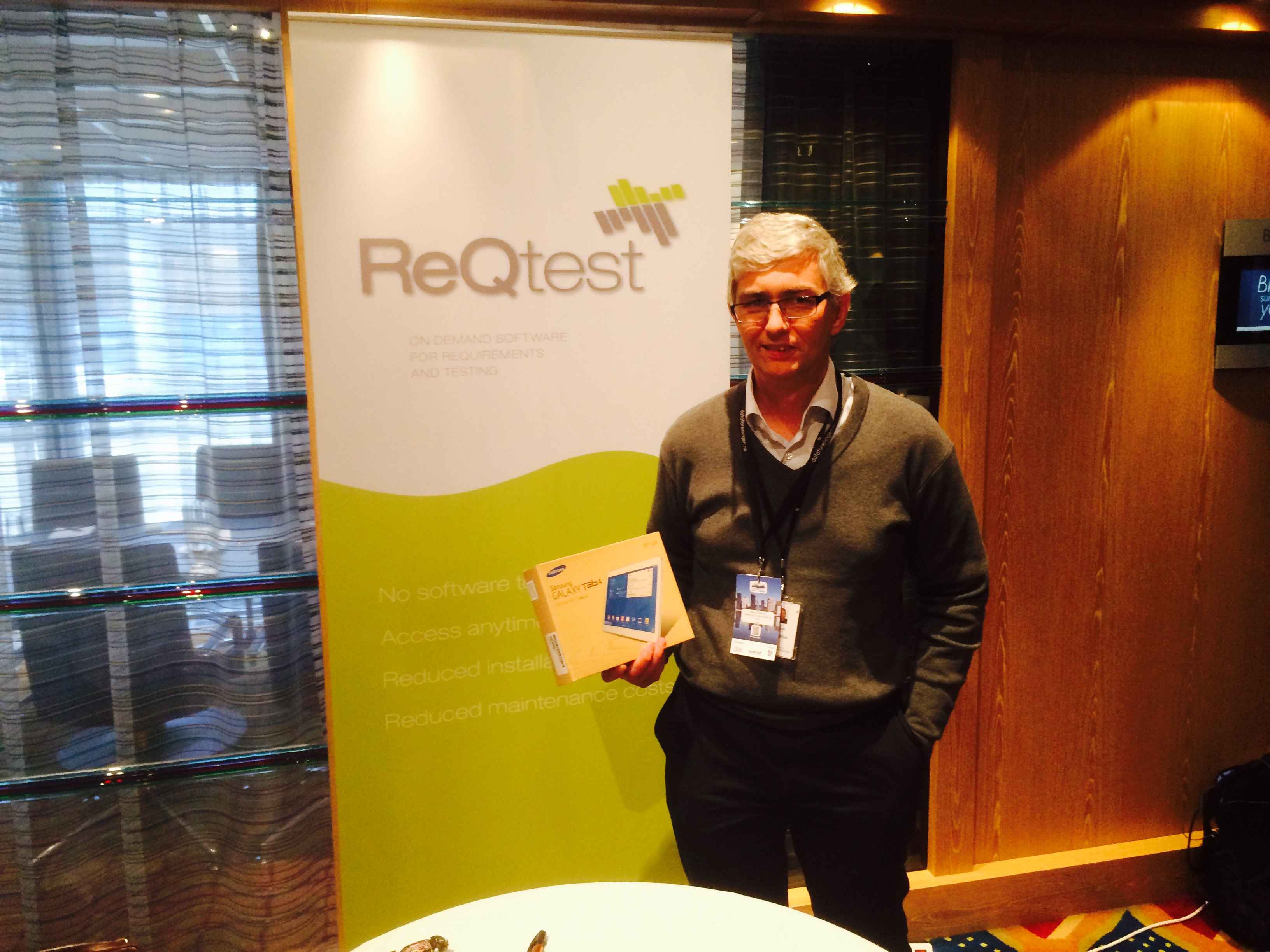 Lucky winner Håkon Engelshus with his prize.